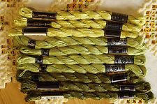 Perlgarn 5 x 5 g Stärke 3, 5 x 5 g Stärke 5 in hell/dunkelgrünen Tönen