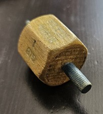 Nimm gib kreisel aus holz - -,