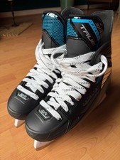 Eishockey-Schlittschuhe True