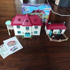 Schleich 42416 Horse Club Lakeside Großer Pferdehof mit Wohnhaus und Stall, OVP