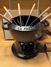Staub La Fondue, 20cm Schwarz Caquelon Stövchen 6 Gabeln -Specialities Gusseisen