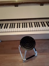 Wendl&Lung Mod.122 Universal Klavier, 145×110×58 cm. Weiss lakiert.