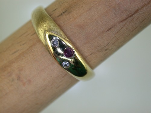 Gelbgoldring mit rubin - rubin, +