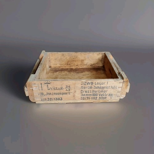 Alte munitionskiste aus holz - aus,