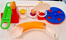 KINDER : Tupperware= DER