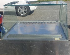 theke zum warm halten . aufsatzvitrine mit Glas 