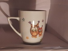 Becher mit Eulenmotiven