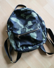 wNeu Mädchen Rucksack Tarnfarben grün schwarz Stoff ca. 30x25x12 cm