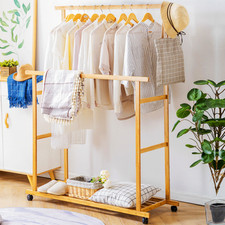 Kleiderständer auf Rollen