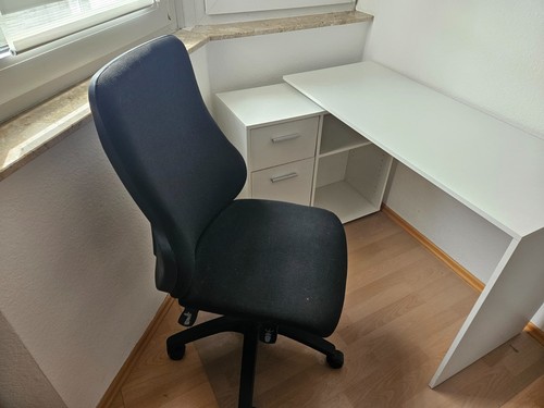 Schreibtisch mit