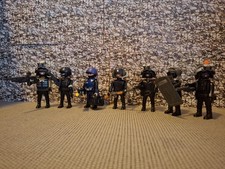 Playmobil Spezialeinheit Polizei mit Waffen und Figuren
