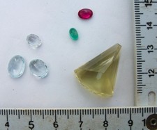 6 geschliffene Edelsteine