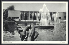 AK Essen, Grugapark, Wasserbecken mit Springbrunnen, Säulen-Flachbau 