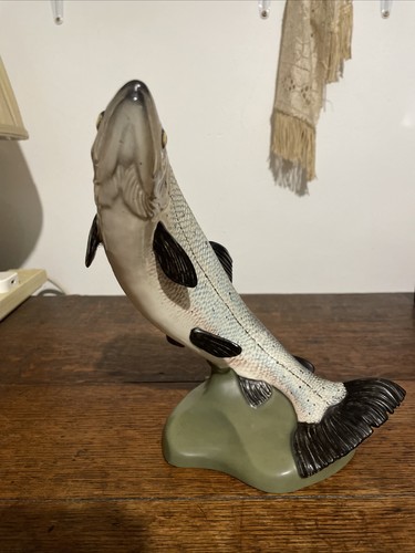 Beswick leaping salmon - leaping,