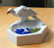 Porzellan Aschenbecher um 1930- Enzian und Adlerfigur, Wilhelm Kunst Königssee