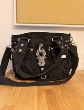 George Gina & Lucy Tasche 6IX