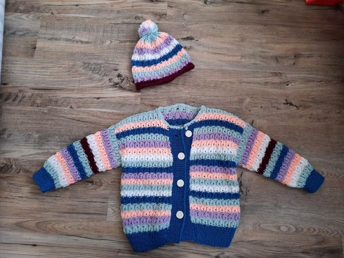 Strickjacke mit bommel mütze - mit,