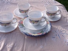 Vintage Arcopal Set Tassen