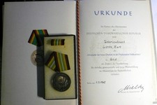 DDR NVA Medaille Für Treue Dienste Gold  Stasi + Urkunde Mielke 1965