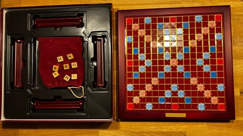 Scrabble deluxe unbespielt - scrabble, deluxe,