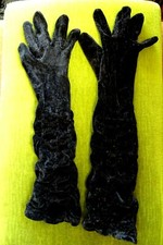 lange schwarze Handschuhe Gr. M/L aus Nickisamt, geraffte Stulpen, elegant