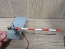 Schrankenbaum  mit Eigenbau Antrieben  Fertigmodell , Spur 0 , Besig (?)