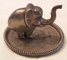 Elefant Figur auf Teller als