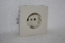 Jung LS 990 Steckdose (990-306) in cremeweiß