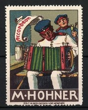Reklamemarke Accordeon von M. Hohner, Soldat spielt auf einem Akkordeon 