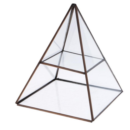 Pyramide aus klarem glas - pyramide, im