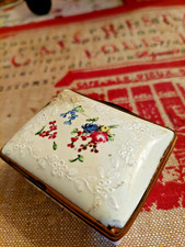 kleine Porzelan Pillendose Frankreich 18 JHD Antik