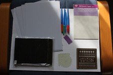 Pergamentpapier A4 Embossing-rmatte 4 Perforier-Prickelstifte Metallschablone