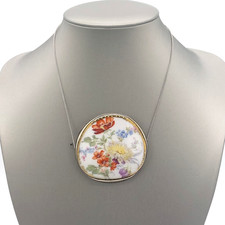 Antike Porzellan Brosche mit handgemaltem Blumendekor – Historismus um 1880/1900