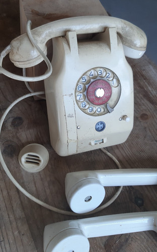 Altes weißes wand telefon - wand,