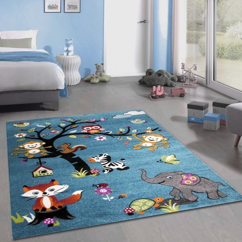 Teppich mit vielen - , tiermotiven