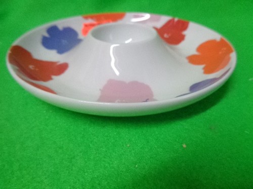 Eierbecher mit ablage - eierbecher,
