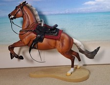 schwarzes Western Westernsattel Sattel Set rot  Stone  Breyer Resin Modellpferde