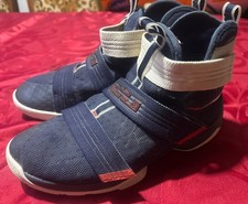 Nike Damen Soldier 10 Sneaker