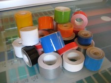 selbstklebende Folienreste