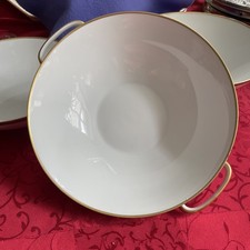 Drei Schüsseln weiß mit