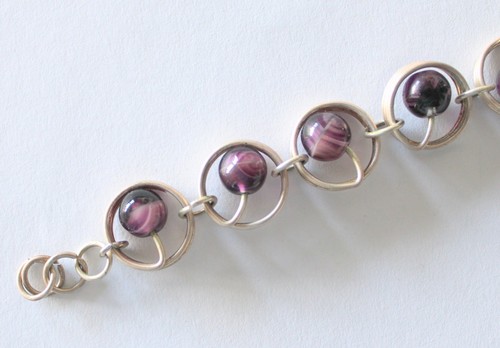 Armband mit blau violetten - armband,