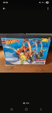 Hot Wheels Bahn + Dinosaurier