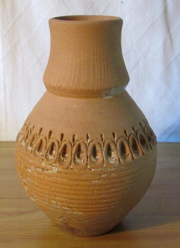 Rustikale vase aus ton mit - vase,