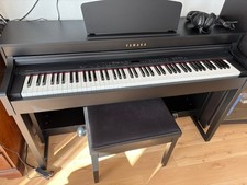 Yamaha Digital Piano CLP-430 Plus Hocker und Kopfhörer
