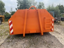 Abrollbehälter Bauschuttmulde mit kombinierter Tür