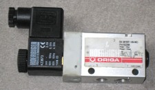 ein ORIGA / PARKER pneu. 3/2-Wegeventil Typ S9 381RF-1/8-NO mit 24V Magnetspule