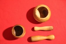 Mörser mit Stößel , Beides aus Holz