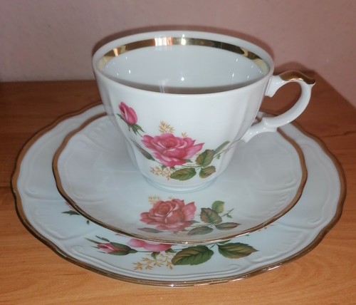 Sammeltasse weiß mit