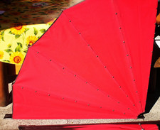 2 Balkon Sichtschutzfächer Windschutz Seitenmarkisen Stoff rot Holz braun klappb
