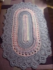 Handgehäkelter ovaler Teppich – Unikat, liebevolle Handarbeit